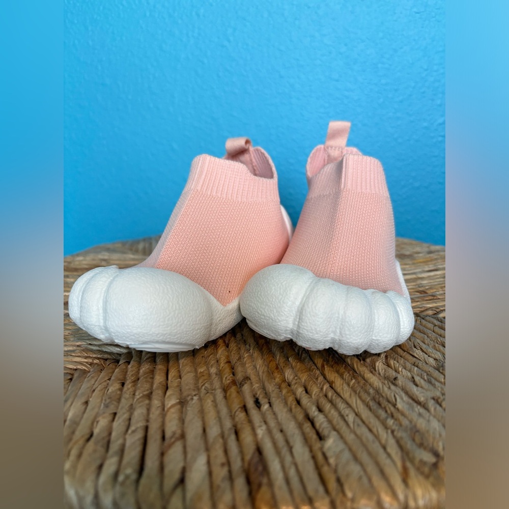 Brand new SK Six toddler water shoes in pink and white